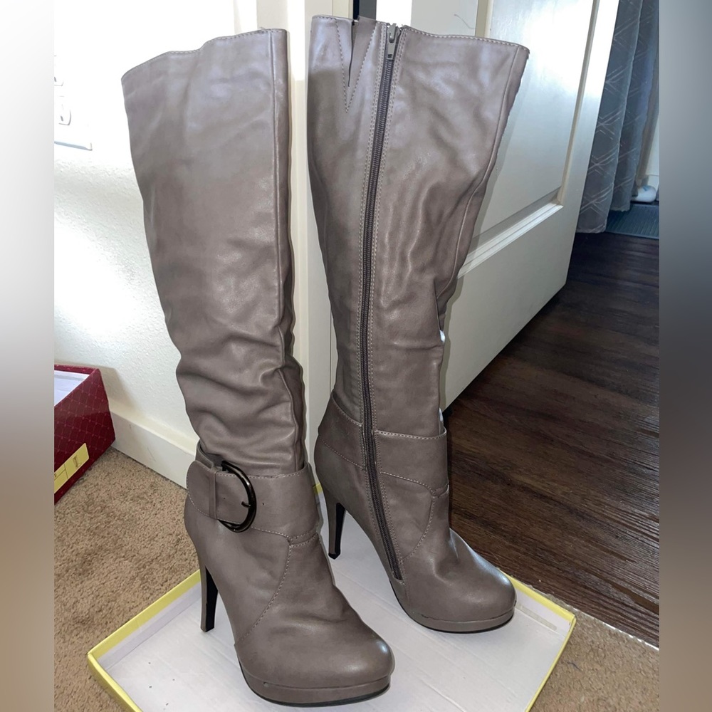Hot Pair of ANNE MICHELLE Gray Patent Leather Knee High Boots Size 7.5 EUC
